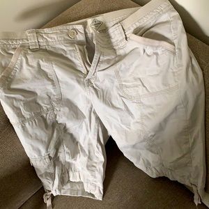New off white cargo shorts. NWT. Size 4.